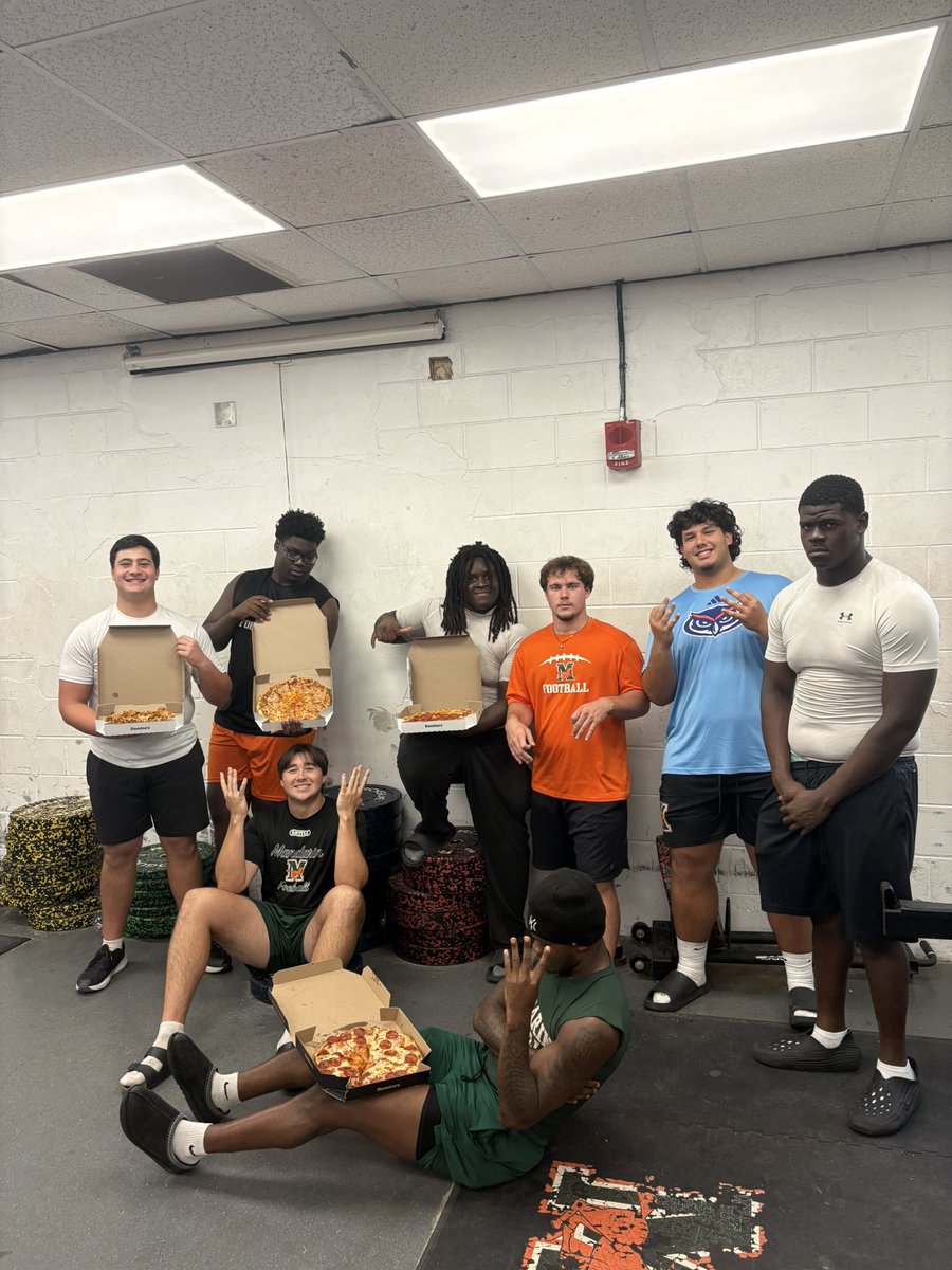 CoachMaddi's tweet photo. 373 YARDS. 
The Great Wall of Greenland showed up,  went to work, and our guys broke the Mandarin rushing record. Then our RB showed what family is all about, he bought the big boys up front pizza. #Family +2 @Mandarin_HS_FB https://t.co/1cnkT0qCXf