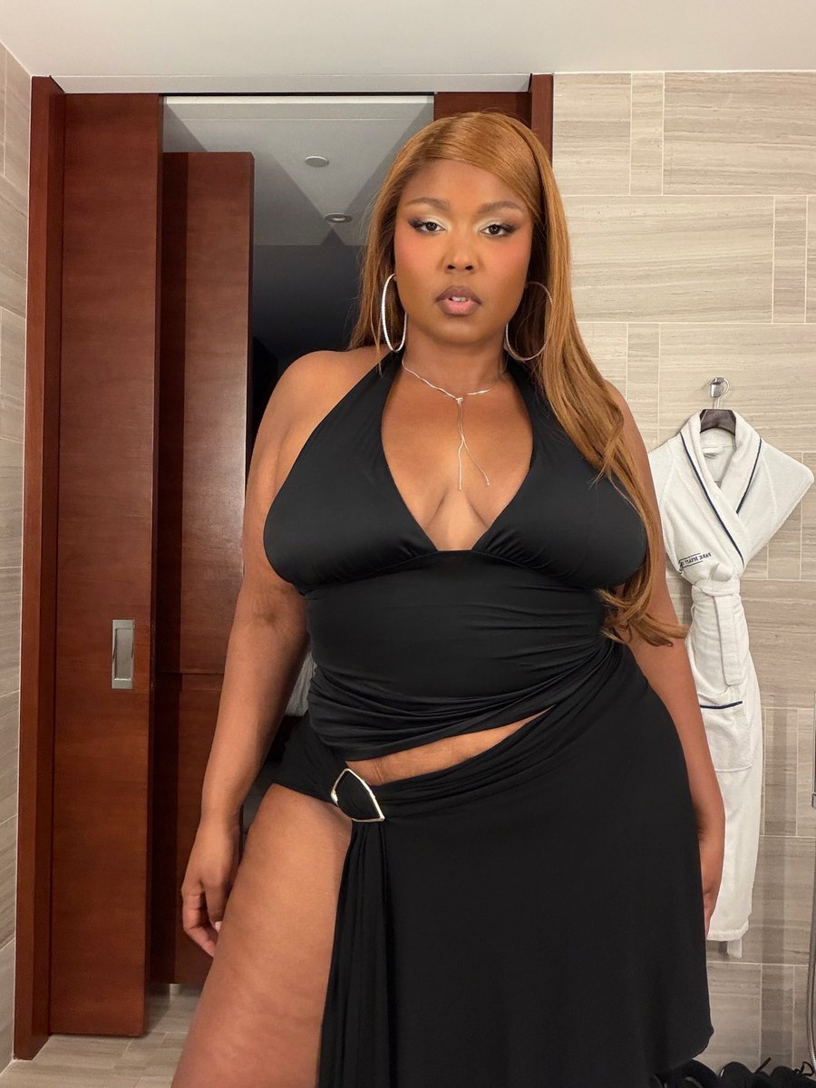 DailyWaveHQ's tweet photo. Lizzo in new photos  📸 https://t.co/TrcYJeFDmB