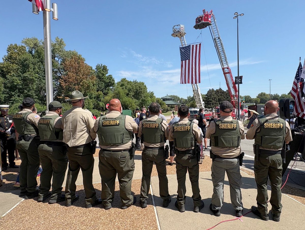 DaronHall7's tweet photo. Thank you @MissionBBQ for inviting us to be part of their #PatriotDay event. It was an honor for our officers and staff to remember the brave first responders of September 11, 2001, and to share a meal and fellowship with the first responders who continue to serve our community every day. We remember their sacrifice and honor their legacy. 
#WeRemember #PatriotDay