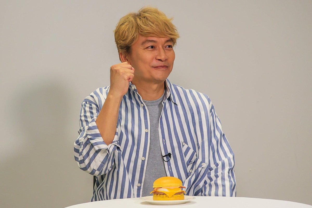 modelpress's tweet photo. 香取慎吾、念願のマクドナルドCM初出演
“月見バーガーと同期”に興奮🍔

小学生時代のエピソードも
「雑誌の撮影の合間にスタッフが…みんなで取り合いになって（笑）」

📺️9月22日（火）～放映開始
https://t.co/V5c9gYgm25 https://t.co/jOtyvFXhdu
