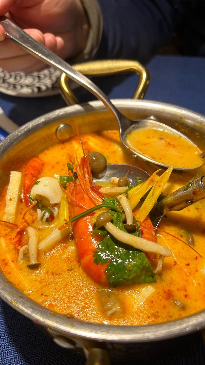 GarCGeez's tweet photo. Just had the most amazing spicy tom yum goong in a hidden Bangkok street stall! The tangy broth, fresh shrimp, and aromatic herbs hit all the right notes—authentic flavor that makes my taste buds dance! https://t.co/IVMffIhIQI