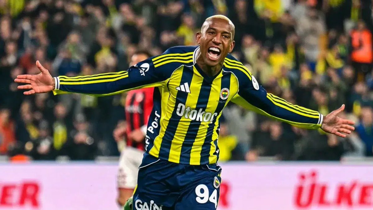 FrankUSA1907's tweet photo. Tamda adamın çözeceği maçtı 44 gole katkısı olan adamı bedavaya gönderip yerine kimseyi almayan Oğuz Çetin’i kutlarım. https://t.co/tBM2N7H6bs