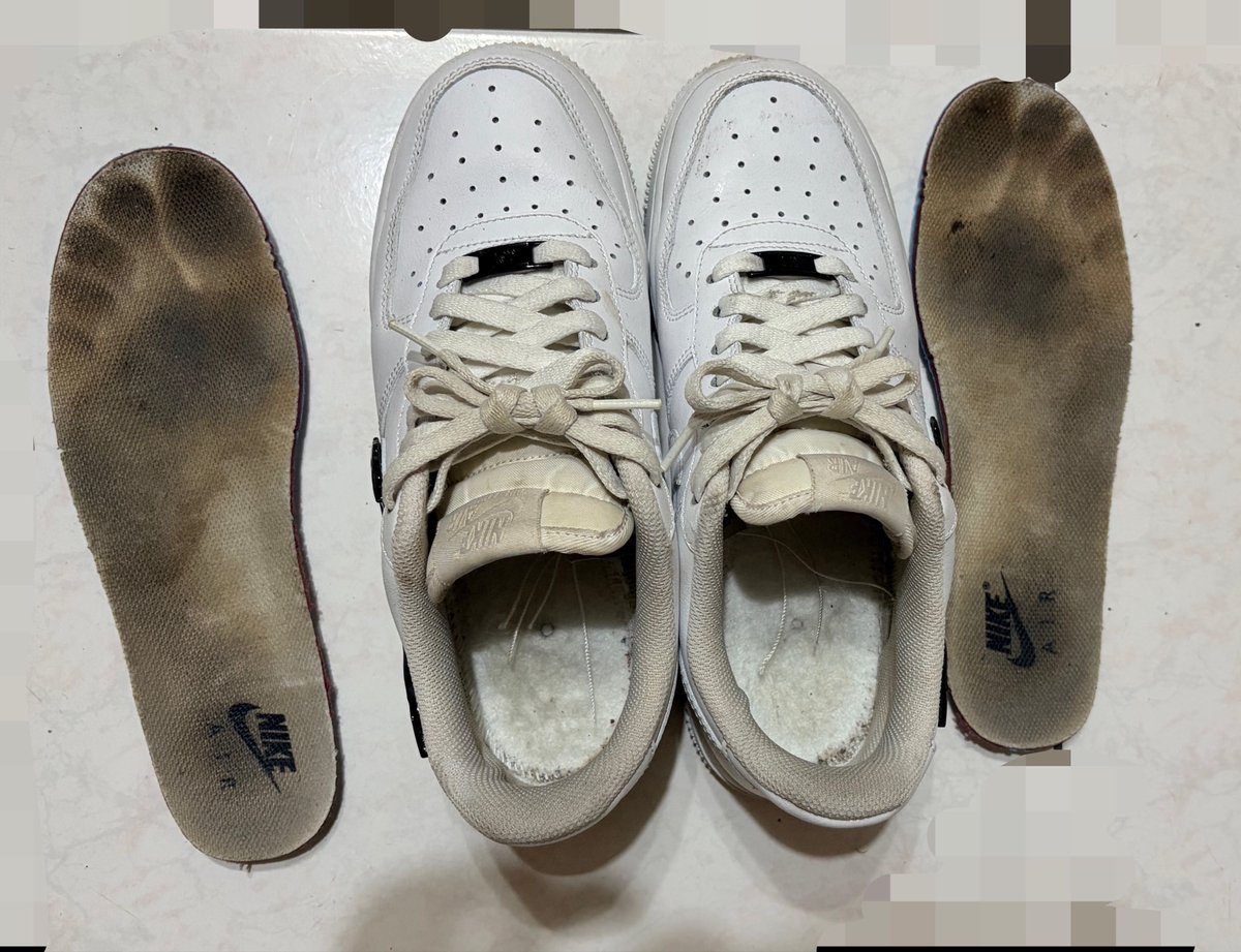 ee9006699268689's tweet photo. 腳印超深的快臭死了 https://t.co/wbURLLQpf7