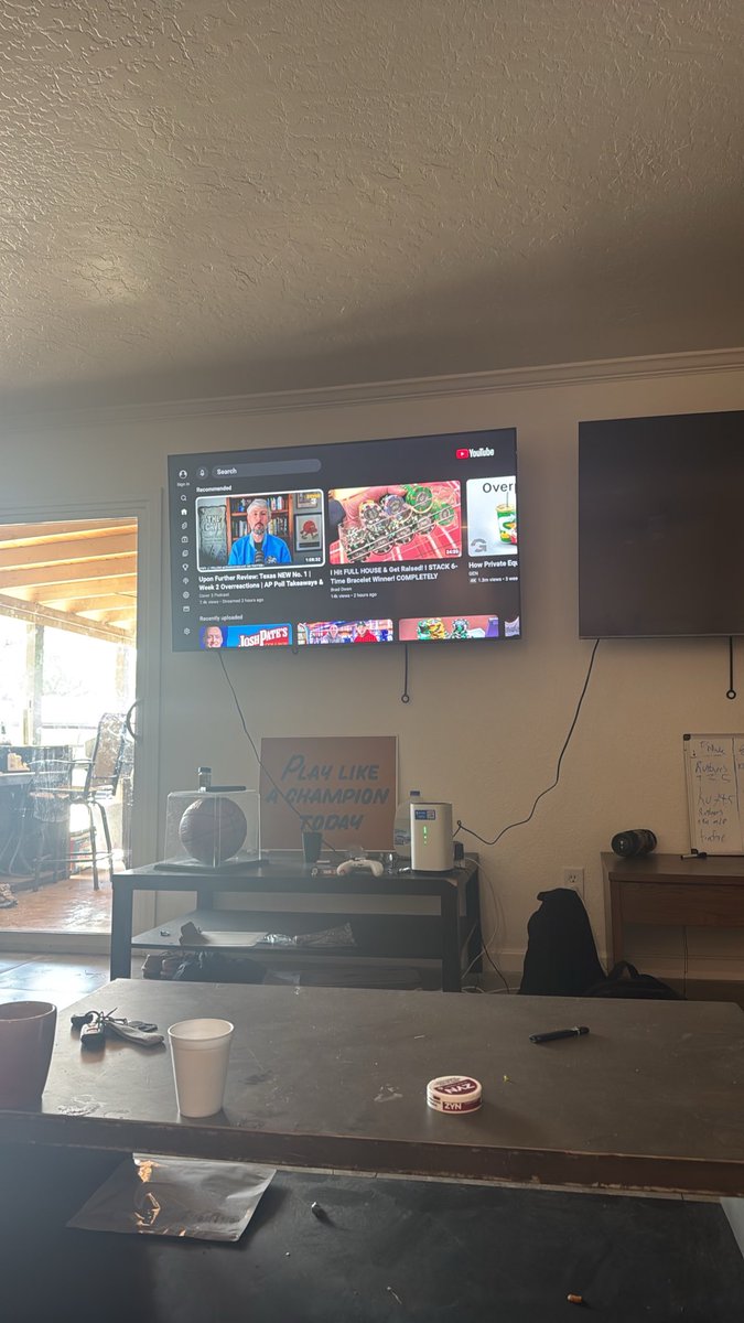 biggamejamee's tweet photo. Noon check in .
Aced my 9 am test, burrito express in the gullet, morning shit and Zyn combo , now throwing on a new Brad Owen video before hitting a lift. 

MONDAY SETS THE TONE https://t.co/UMVA03KJNN