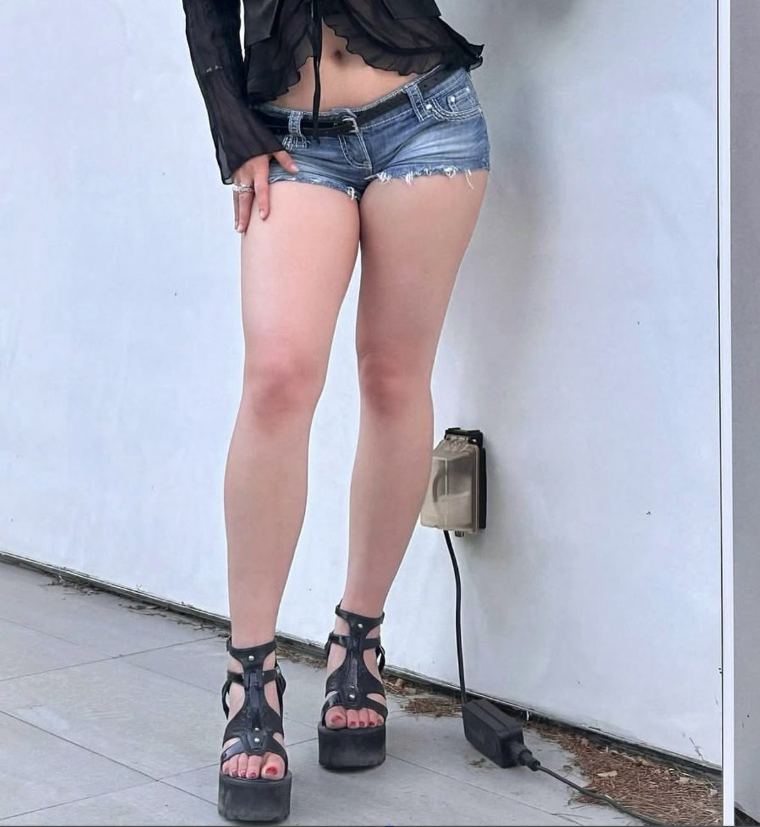 pokiplapper's tweet photo. Streamer legs are so fucking hot!!! https://t.co/PXHEkbatRt