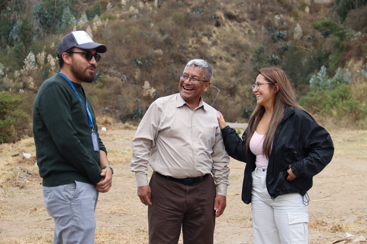 DianaCruzUIO's tweet photo. 🤝 ✍️ #FiscalizandoAndo | Hoy, junto a vecinos y entidades municipales, fiscalizamos el Parque Lineal El Manantial, en Colinas del Norte.

Recogimos requerimientos sobre calles, parques y predios abandonados, y solicitamos a las entidades competentes las inspecciones y acciones correspondientes.

Damos seguimiento para verificar su cumplimiento.

Con participación ciudadana, #QuitoRenace