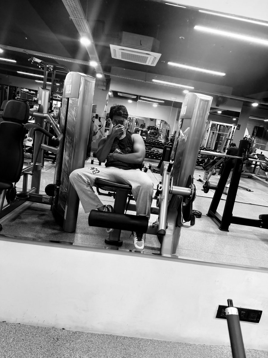Finetunedxd's tweet photo. Bicepmaxxing https://t.co/P6JTcyr97v