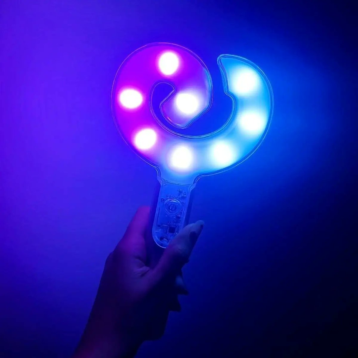 trejo223's tweet photo. Disponible: Lightstick Aespa Ver. 2 original de Corea. Incluye caja, instructivo, photocards y strap. Precio Q800, abono Q300. Ingreso estimado en 1 mes. Pagos con tarjeta, transferencia o depósito. https://t.co/Ro8auqxsz4