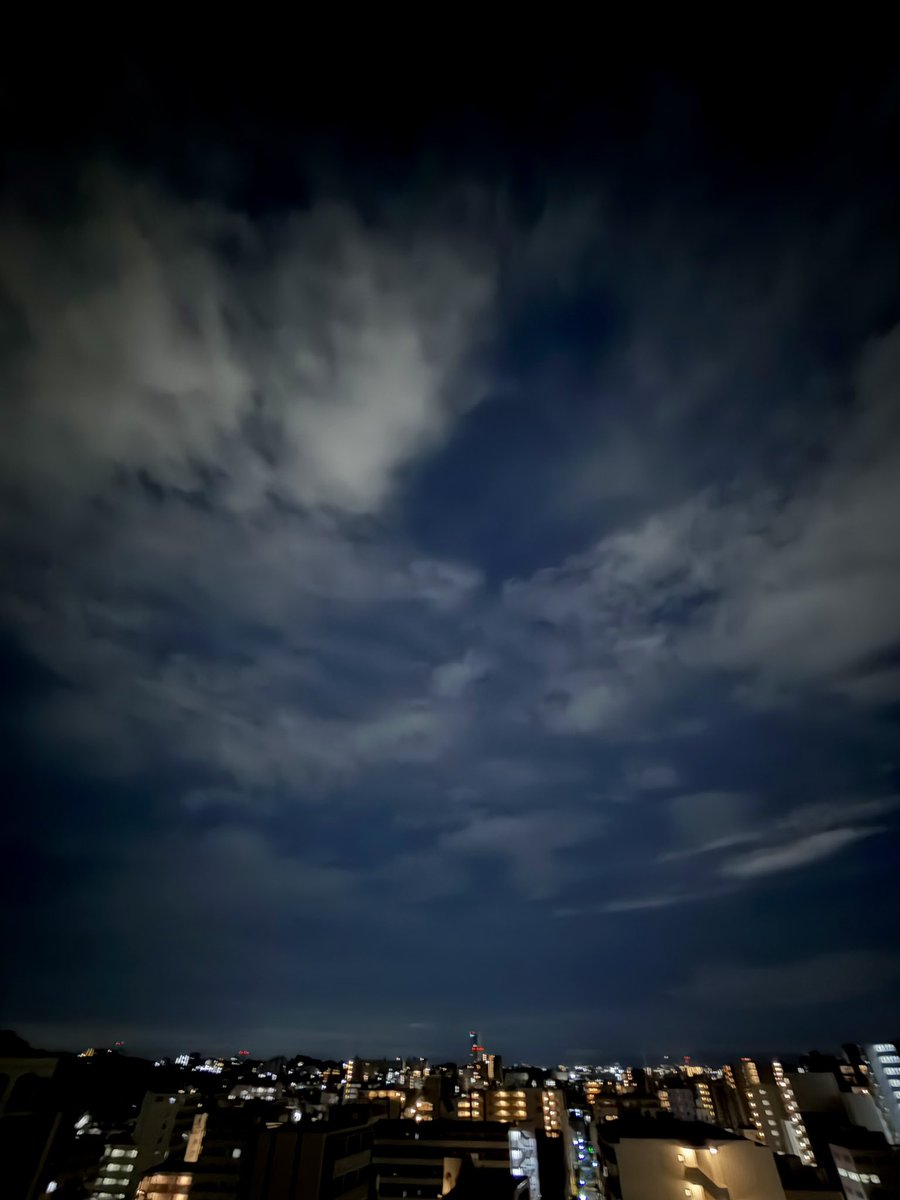 Otome_Power's tweet photo. ９月１５日 火曜日　おはようございます。

０３時５９分の東の空。

本日の近畿地方は、前線や湿った空気の影響で断続的に雨となります。
☁️⇒🌧️⇒🌧️

〈ホロビッツ弾く スカルラッティ 秋の雨〉長山あや https://t.co/P0R2txtuur