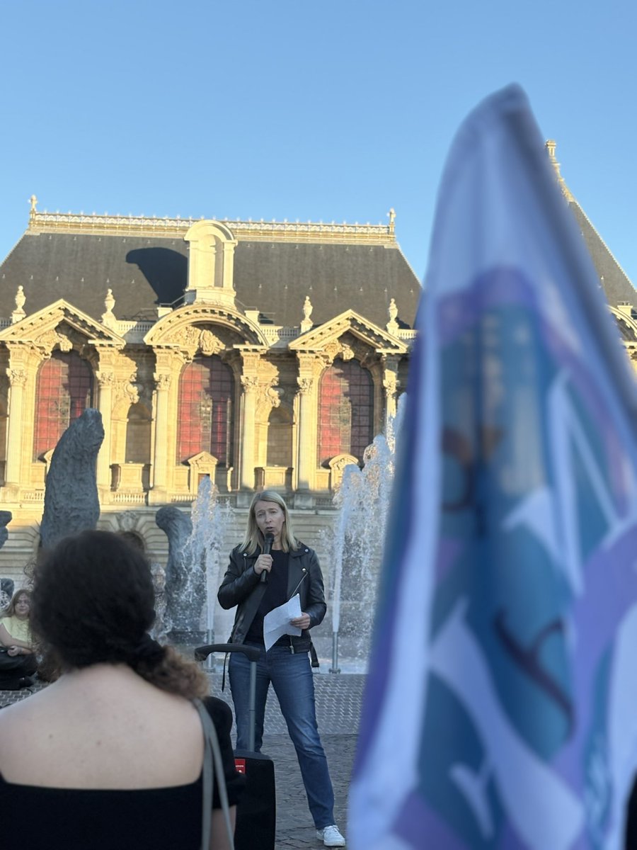 ToutpourLille's tweet photo. À nouveau aux côtés des associations féministes, pour l’adoption de la proposition de loi intégrale contre les VSS ! Et les moyens qui vont avec ! 💜✊ https://t.co/4mqQrYAx66