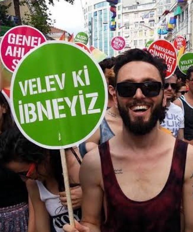 ozlemdogan_'s tweet photo. ‘Genel Ahlaksız’ Hande Yener
‘Velev ki ibn*yiz’ Mabel Matiz

Bu iki LGBT misyonerinin Türkiye’de beş kuruş para kazanmasına müsaade edilmesin! https://t.co/cmk3DZsGjY