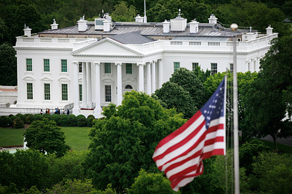 anthmalu's tweet photo. @Acyn Remember “Drain the swamp”?
Trump promised to end Washington corruption
Instead, his inner circle turned it into an industrial-scale family business—from billions in foreign deals to weddings funded by Putin-linked oligarchs and Russian intelligence assets
The swamp is the palace https://t.co/j5y03mhdgt