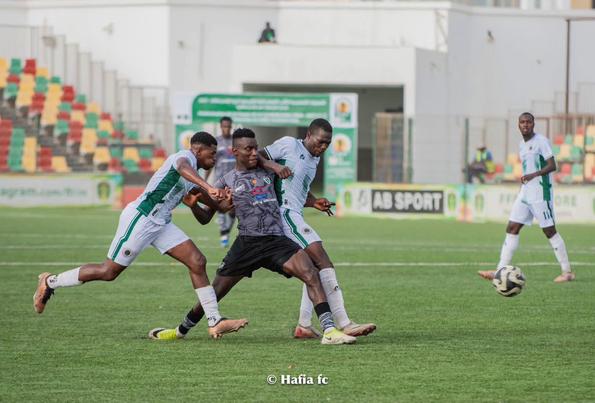 MedSesayMS's tweet photo. 🚨COUPE CAF : Le Hafia FC conteste fermement la reprogrammation du match retour face à l’AS Douanes et n’est pas disposé à rejouer dans ces conditions.
Le club dénonce les délais, la double facture et l’absence d’accompagnement, et menace de saisir le TAS.
#medsesay #MS25 https://t.co/fQlPhGyLIf