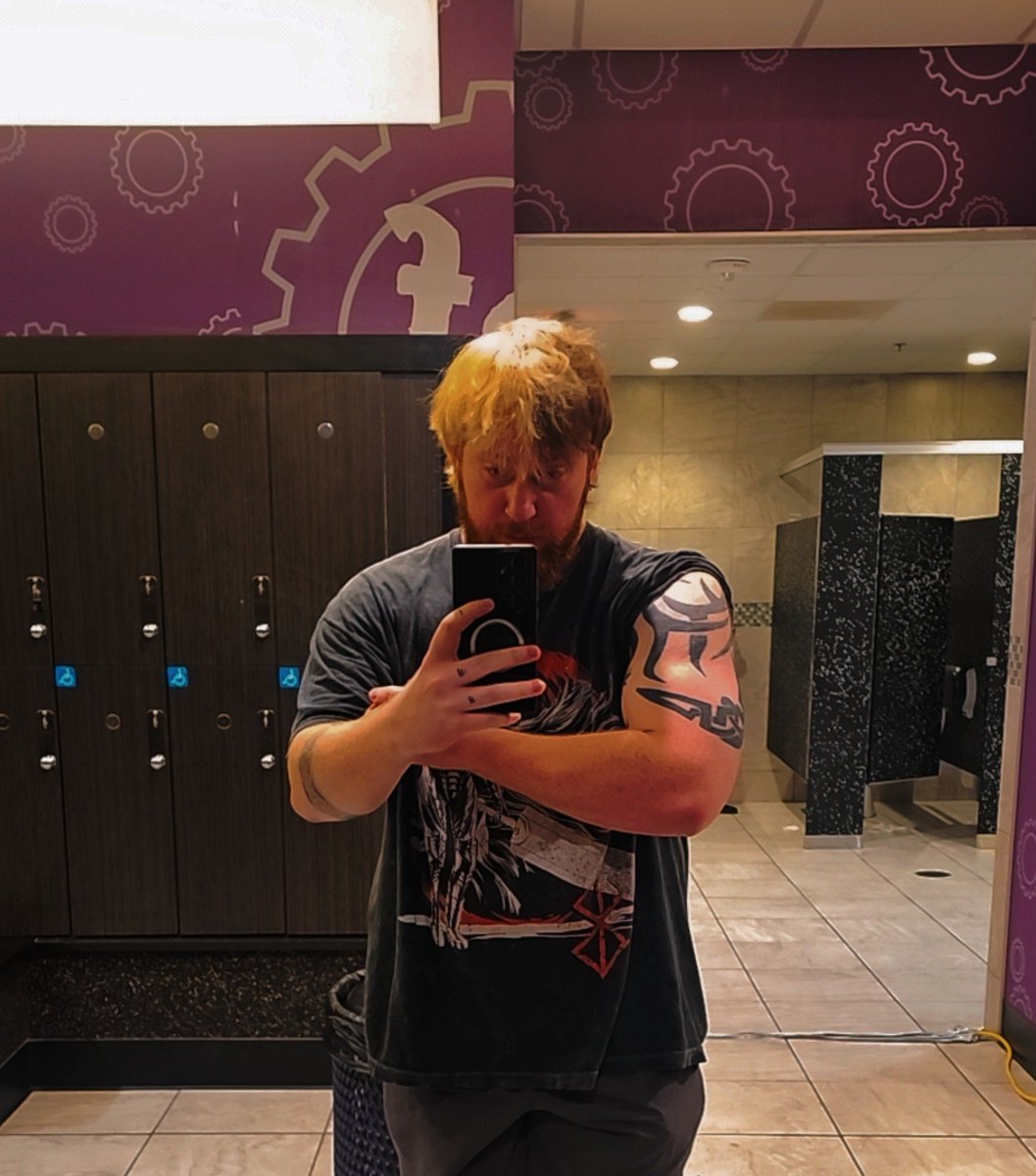 Cascaine_'s tweet photo. Baby definition but at least they're big (I promise they dont look this big pretty pump 😭) https://t.co/vVrwTABLJw