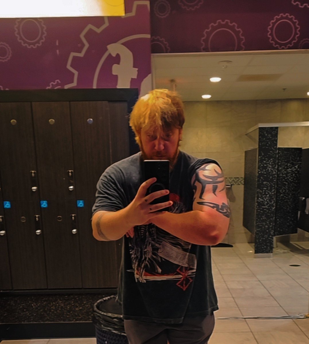 Cascaine_'s tweet photo. Baby definition but at least they're big (I promise they dont look this big pretty pump 😭) https://t.co/vVrwTABLJw