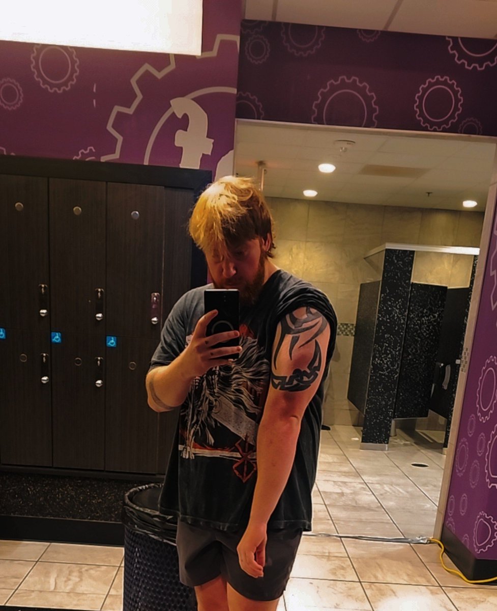 Cascaine_'s tweet photo. Baby definition but at least they're big (I promise they dont look this big pretty pump 😭) https://t.co/vVrwTABLJw