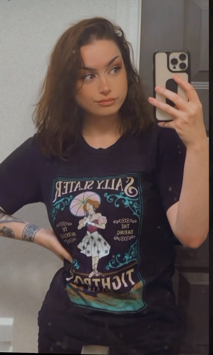CostumedCutie tweet picture