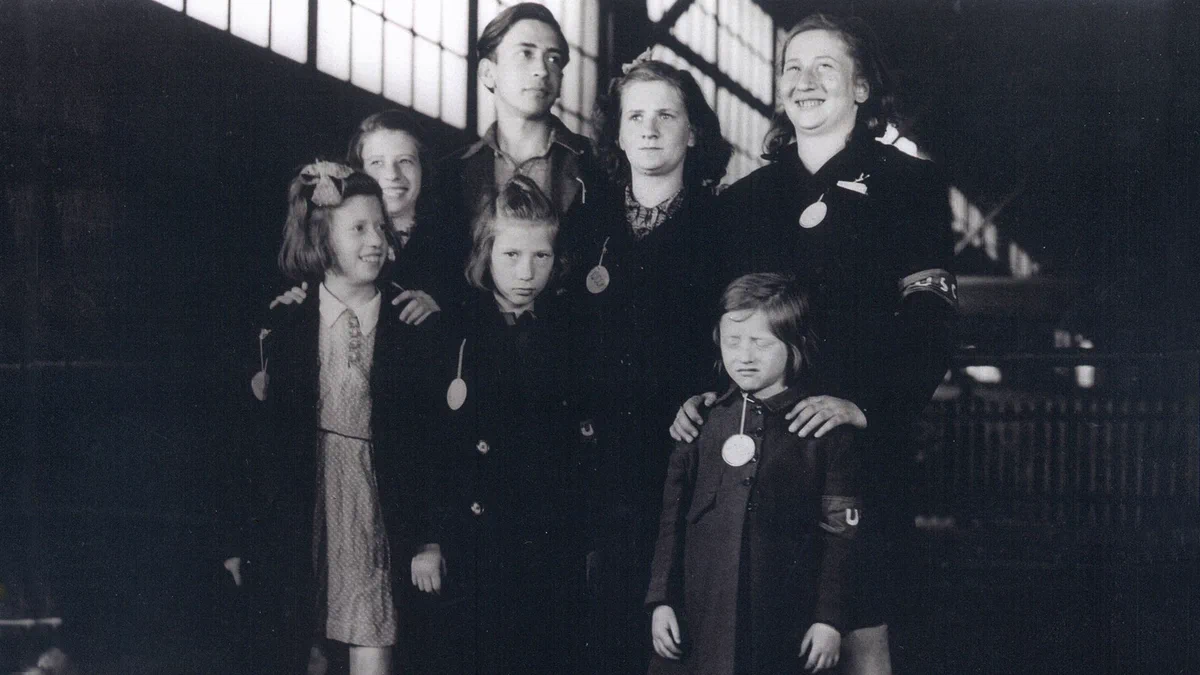 Seven siblings pose together in this black-and-white photo from 1946.