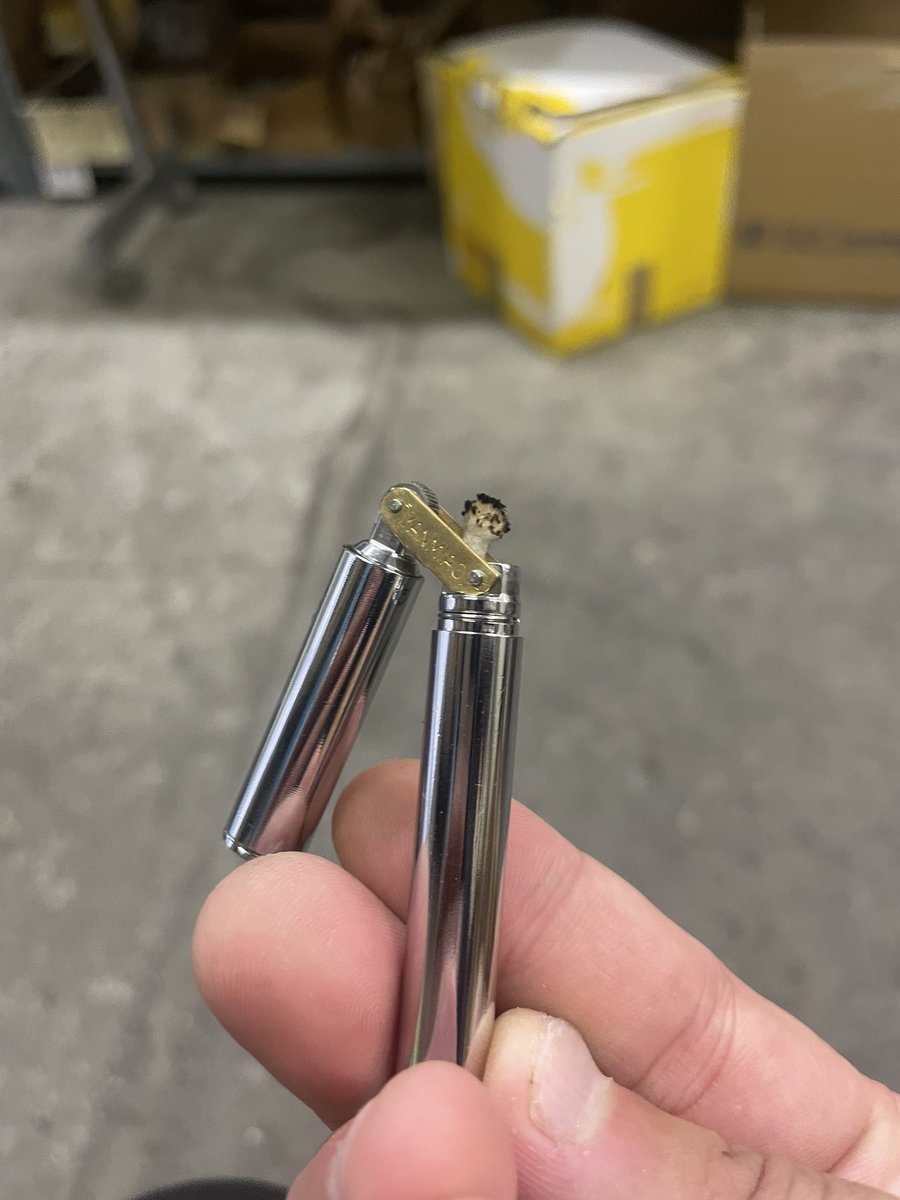 ikueDX's tweet photo. 新品のタバコを1本吸うだけで完全体にするライター https://t.co/i9Z7tdIMMn