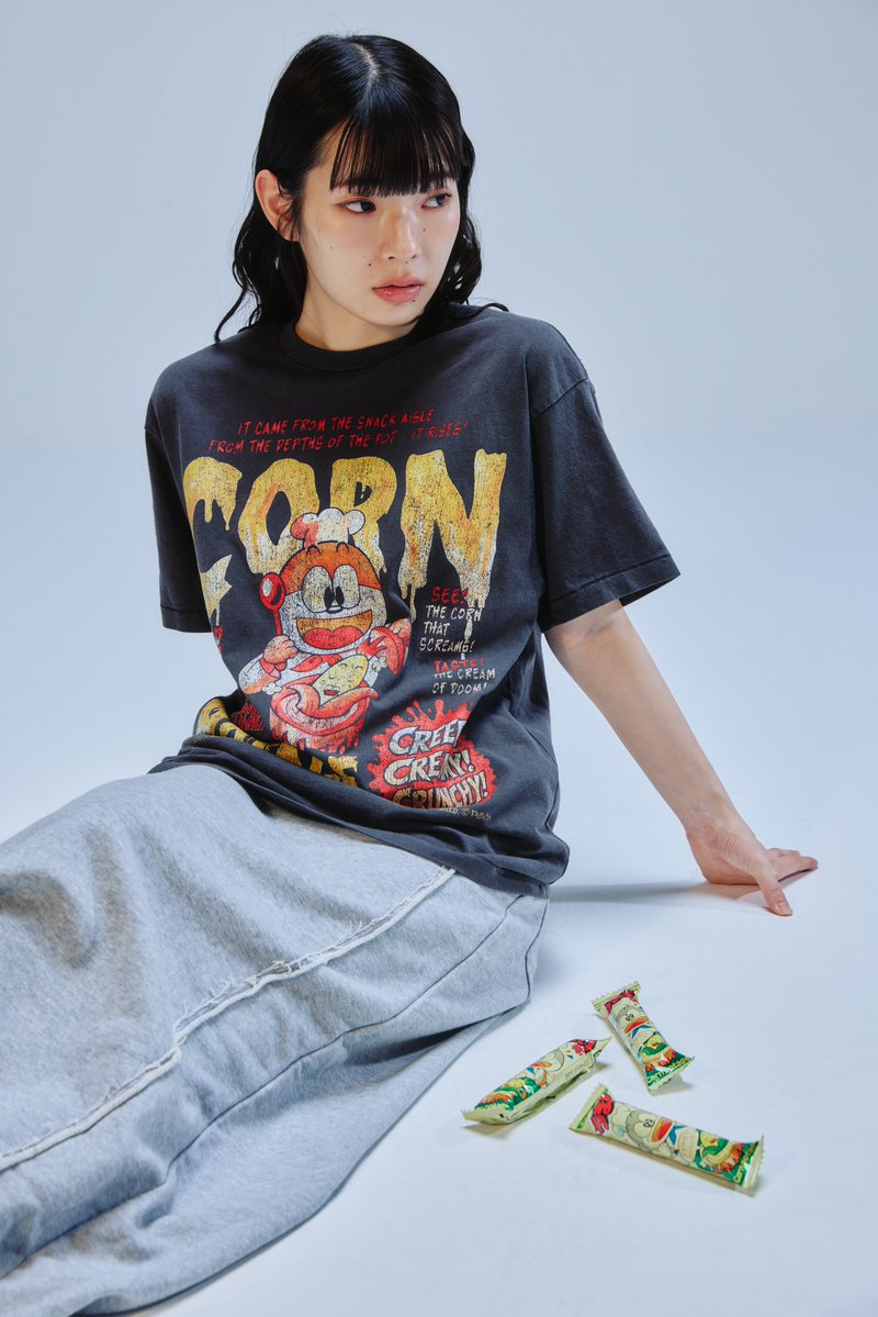 talkingheads_0's tweet photo. 🦇Talking about HORROR  本日発売!🦇

駄菓子とホラーの意外な出会い。
主役は、駄菓子界の絶対王者  #うまい棒
定番中の定番であるコーンポタージュ味とめんたい味を、
往年のホラー映画ポスターのタッチでデサイン。

🔗  https://t.co/MzrPfndQRk

Talking WEB SITE
うまい棒ショップ  通天閣ANNEX・WEB SHOP
MFC STORE 中目黒店 大阪店
でもお取り扱い中✨

#ホラーT
#Talking

©︎やおきん