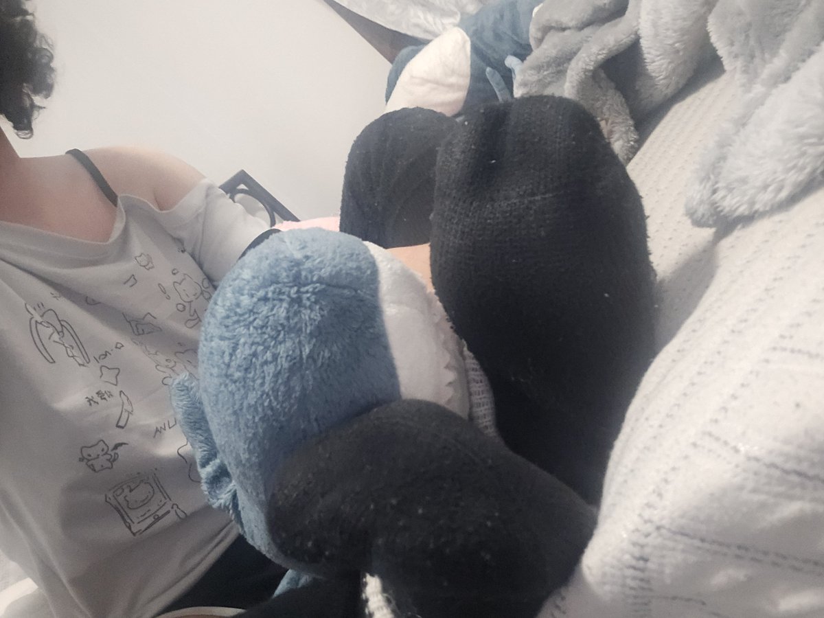 Luminkirari's tweet photo. You pervs really like this??? >//<
#femboy #feet #steping #squish https://t.co/GfpO24ACzn