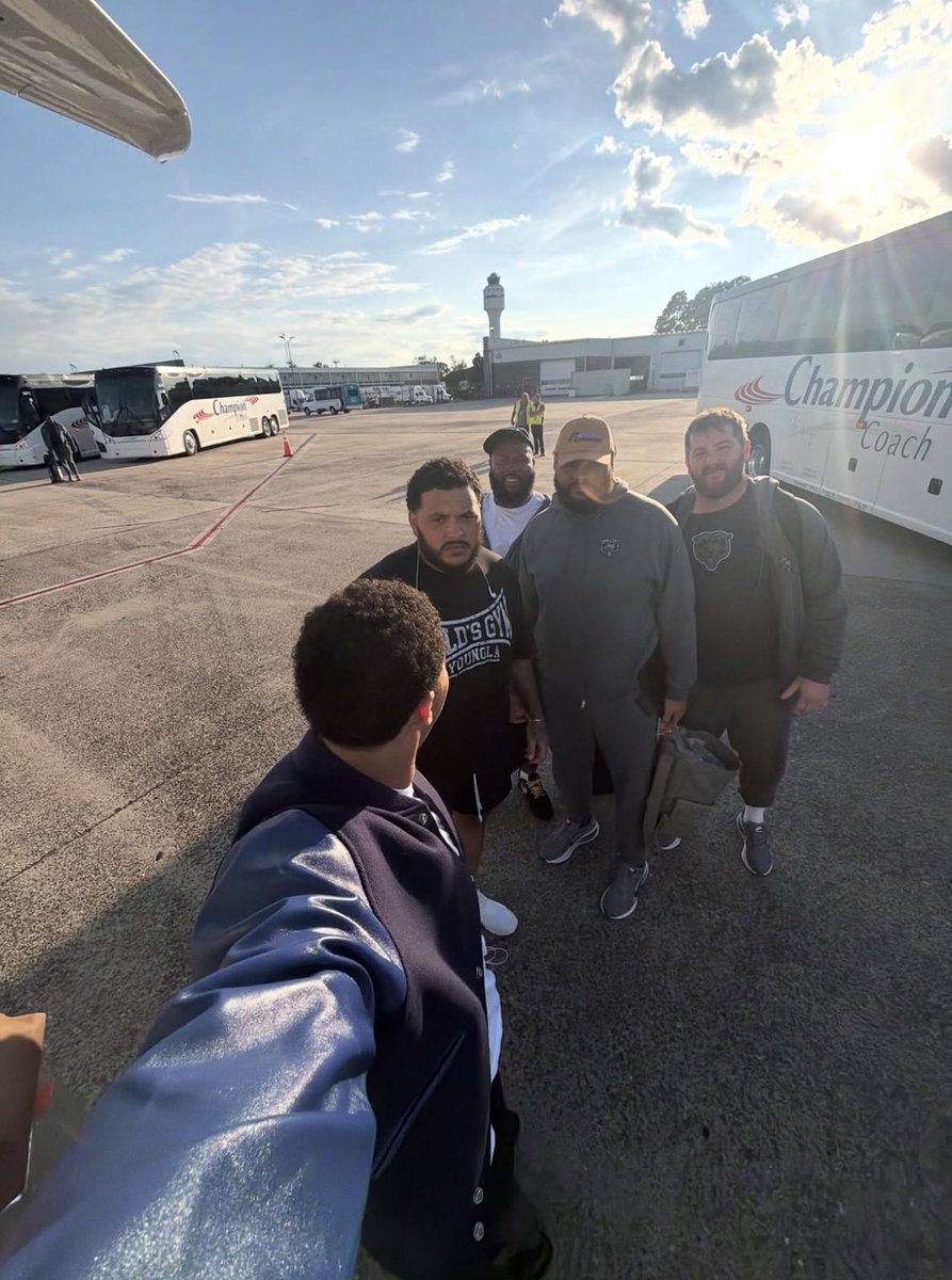 bearszn's tweet photo. Bears QB Caleb Williams &amp; his offensive line leaving North Carolina with the W. 😤

Caleb’s photos with his OL are back for 2026. 😂🔥

📸: via Caleb Williams IG https://t.co/jzvire7TXZ