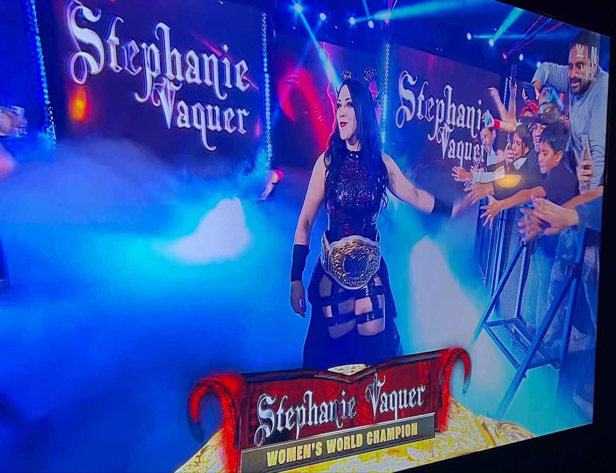 CoffeeSoldier1's tweet photo. Stephanie Vaquer is in the building!! 🔥
#WWERaw https://t.co/tu6yQoDFXp