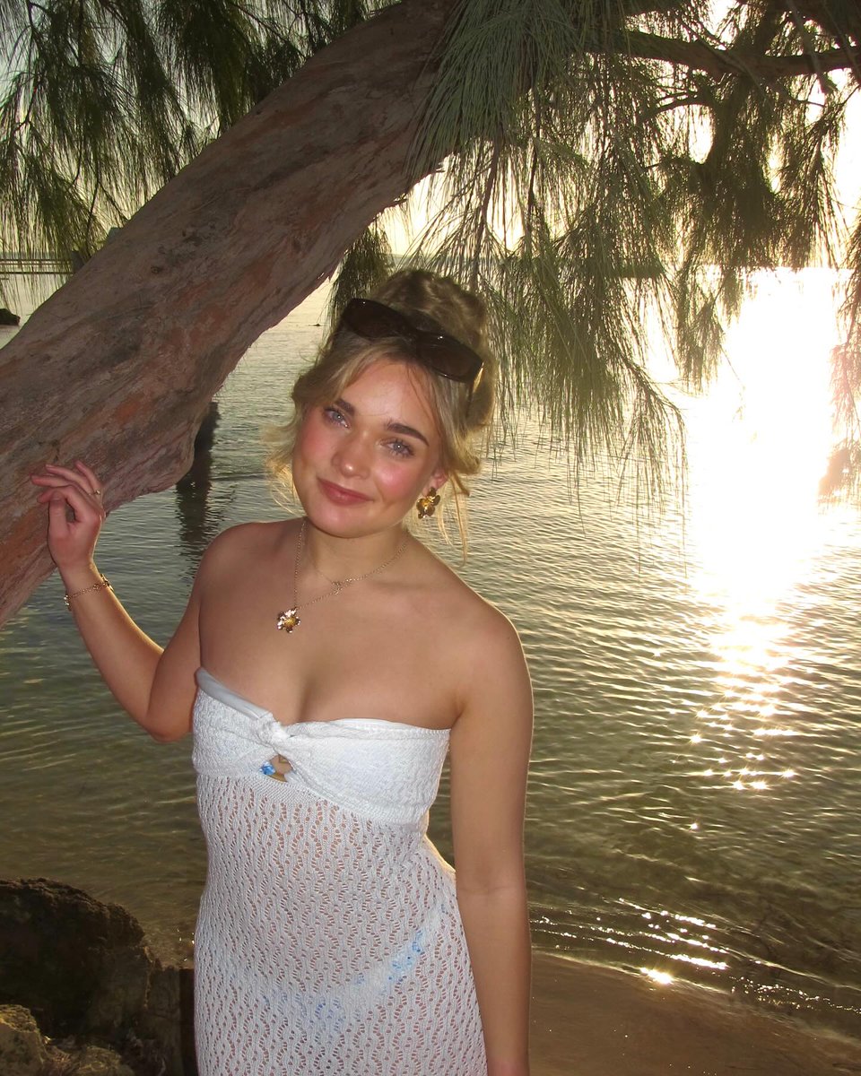 bobbopcentral's tweet photo. sabrina carpenter really does have that influence on these bops 😵‍💫 #bop #bops #exposed #irl #goon https://t.co/9N2GMFvjuN