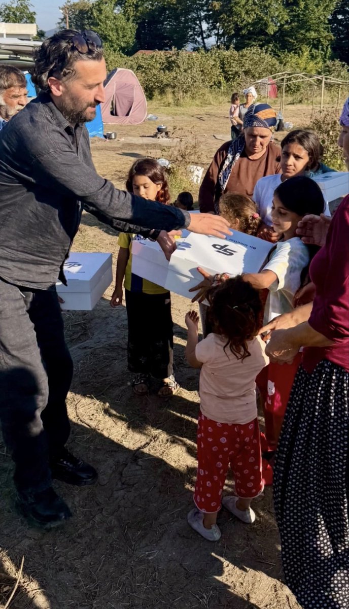 Chtkrtt's tweet photo. Bu çocukların sadece abisi, kahramanı değil; onların dünyasını güzelleştiren en büyük umutsun. Yüreğine, o koca vicdanına kurban olunur. 

REİS @sedat_peker 
#birumutturyaşamak 🇹🇷
#sedatpeker https://t.co/N4CjgxFzH5