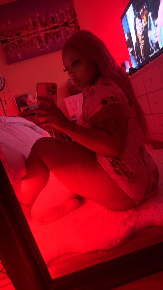 Redddiamondd321's tweet photo. Thick thighs save lives 🤍 https://t.co/o6UmlTlgDj