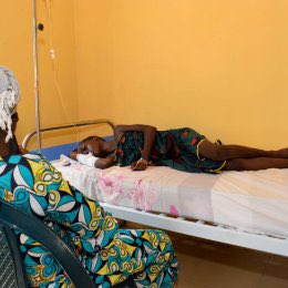 Divine_125's tweet photo. My kid sister need’s help,she’s a sickle cell patient.We need 30,000 to balance up her hospital bills,she need to change the POP on her hand,my mom has been in the hospital for days now.Pls your 5k, 3k even 1k will help pls🥺🙏

7060645688
Moniepoint 
Dangote Soludo Temi #Bbnaija https://t.co/u6pEQAUjuV