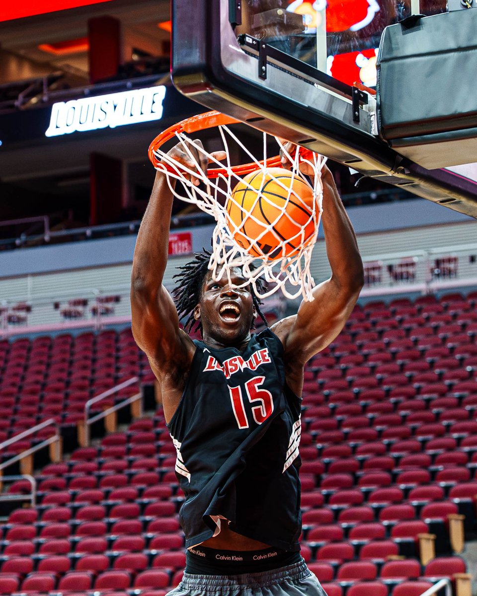 LouisvilleMBB's tweet photo. First day back in the KFC Yum! Center 🏠

#GoCards https://t.co/5xzps2k4vX