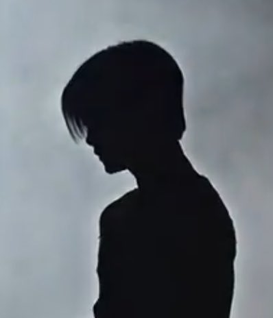 jisukcaffeine's tweet photo. silhouette is so LEVI ACKERMAN oh my godlslaskaksk https://t.co/8zl9DOdDRR