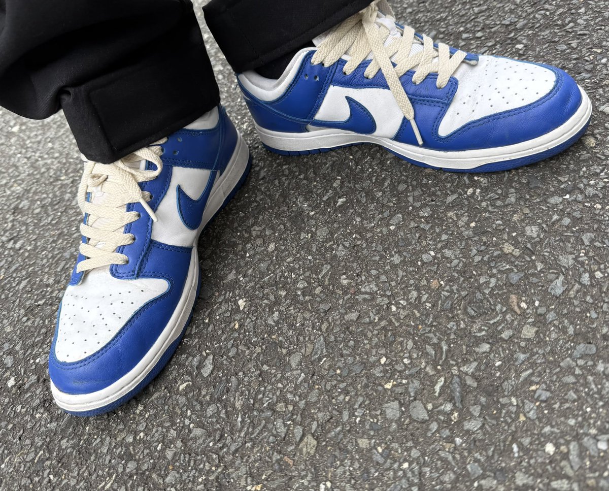 histy91_'s tweet photo. 今日のキックス
Nike Dunk Low SP “Varsity Royal/Kentucky” 💙🤍
Royal blue. Clean lines. Timeless Dunk energy.
Simple, but never boring. 🔥
#NikeDunk #DunkLow #VarsityRoyal #KentuckyDunk #NikeSneakers #Sneakerhead #SneakerCulture #SneakerPhotography https://t.co/7p8M6h1t6q
