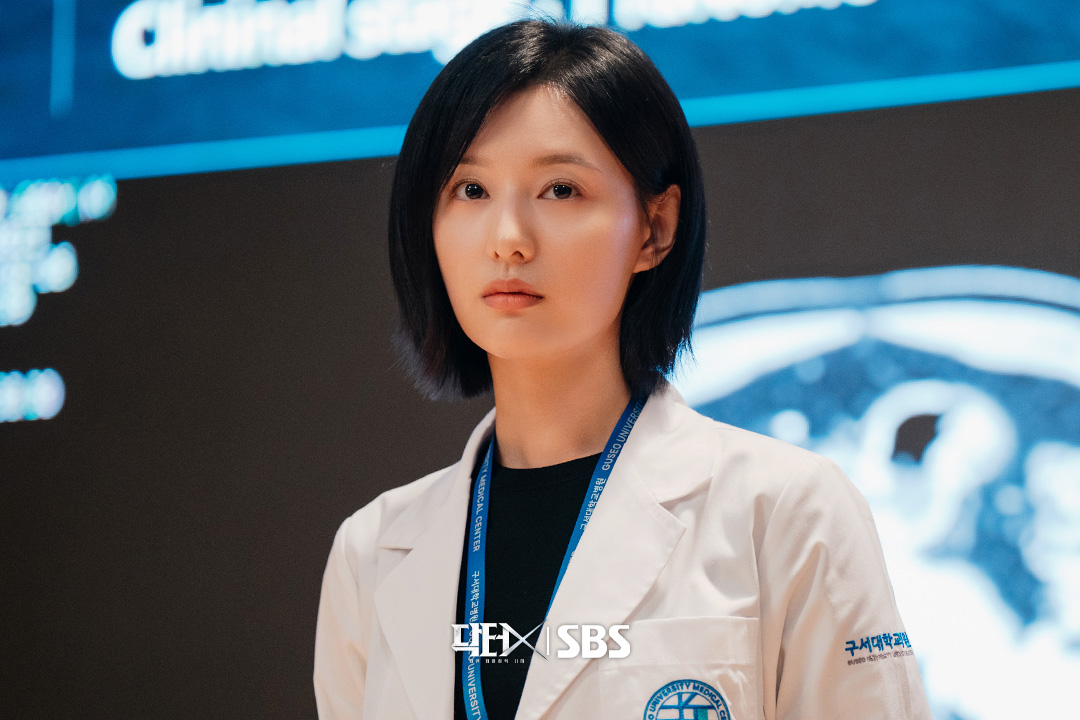 SBSNOW's tweet photo. 파도 파도 새로운 매력만 나온다던데,,
수술 천재 연기 천재 전부 다 하는 김지원🩷

SBS 새 금토드라마 <닥터X : 하얀 마피아의 시대>
☞ 10월 9일 [금] 밤 9시 50분 첫 방송

#SBS새금토드라마 #닥터X하얀마피아의시대
#DoctorX #김지원 #이정은 https://t.co/ZGwgcCI2g6