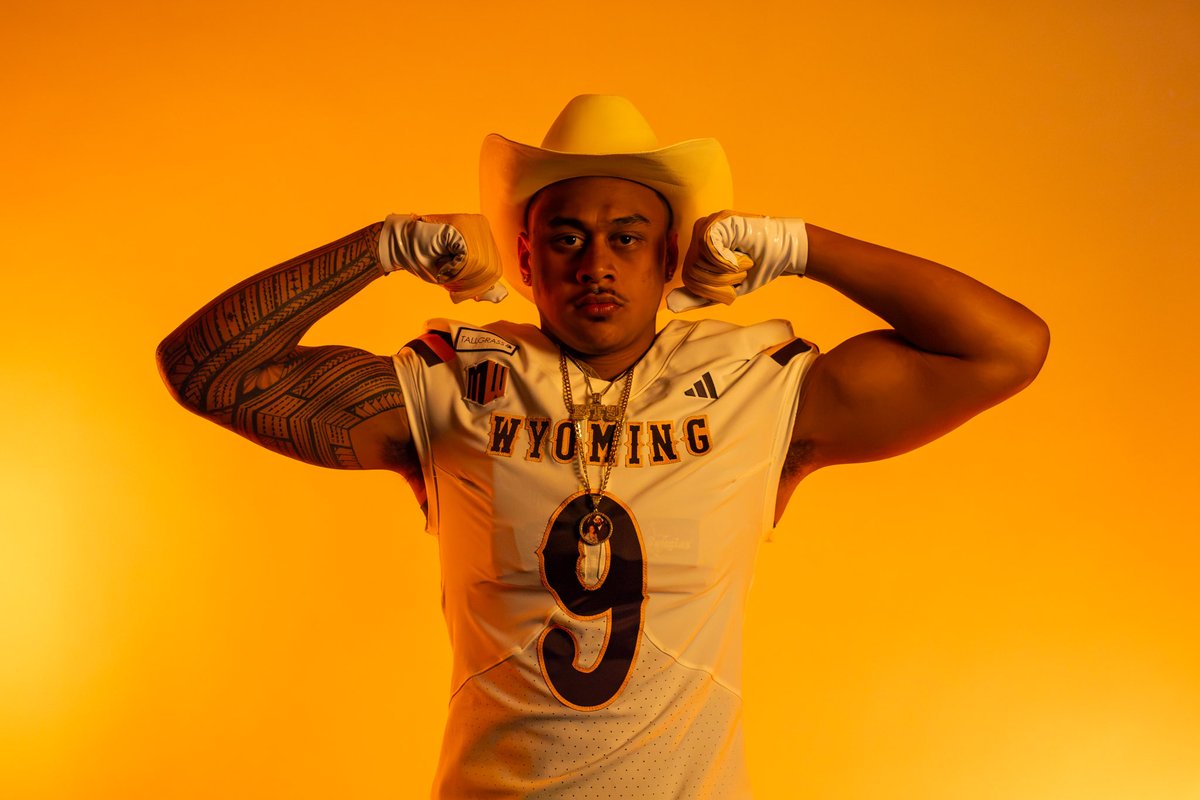 BraydenTautolo's tweet photo. Enjoyed my OV at @wyo_football this past weekend. My family and I had a great time. Thank you for the hospitality @JaySawvel  @CoachBHen @CoachABohl @JPetrino and the whole coaching staff. 

 @bruce_bible @247Sports @On3 @SierraCanyonFB @GregBiggins @CoachRay_Aikens @Rivals https://t.co/tF5eBAYp3n