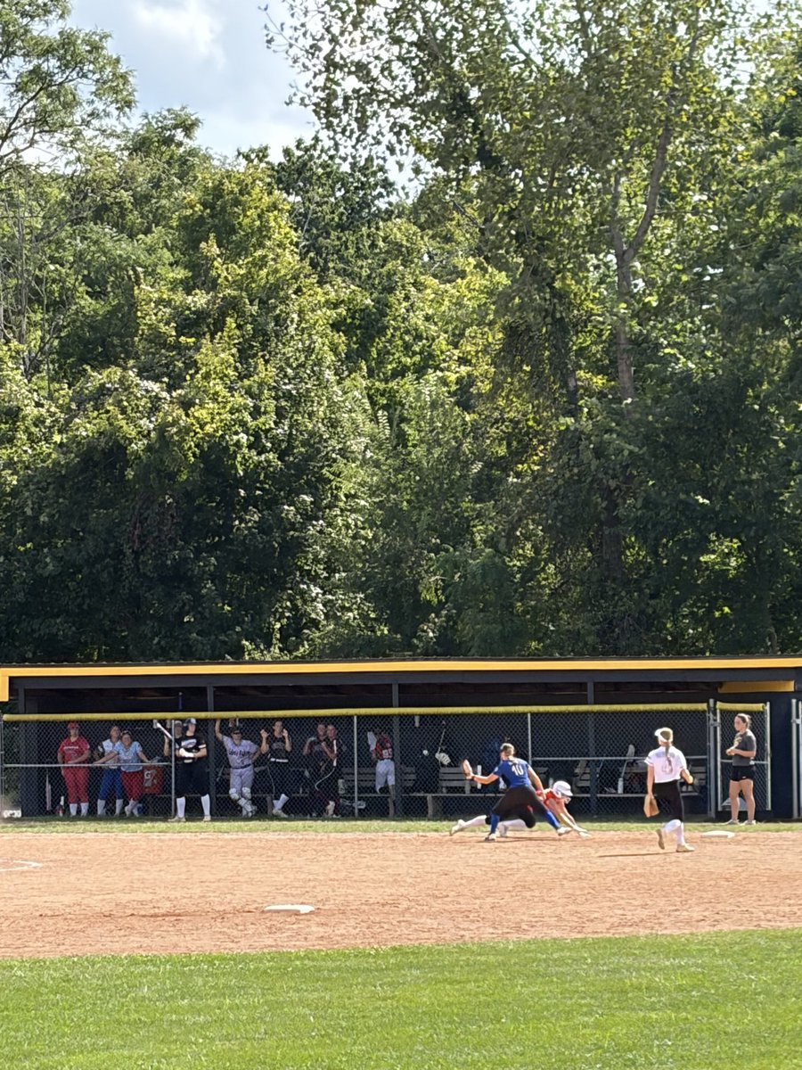 reaganwalsh2029's tweet photo. Had an awesome time at the @DePauwSoftball camp this weekend. Thanks to all the coaches and players for the drills, the opportunity and the fun! @WD16UJS https://t.co/eUyoeopl25