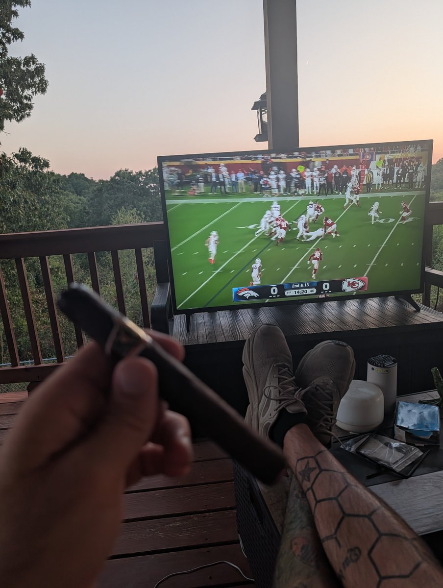 majsmokereport's tweet photo. Monday Night Football! 

Back Porch cigar, TV and a killer view. 

CAO 'VR' Moby (6" x 50) for the first cigar of the evening.

"The world can wait!"

#CigarCommunity #mondaynightfootball #cigartime #veteran #relaxtime https://t.co/lgYoVgzu1W