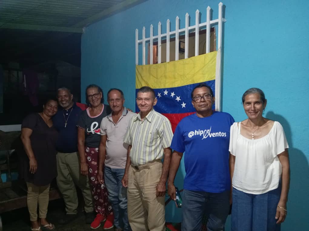 VenteSucre's tweet photo. Municipio Andrés Eloy Blanco unido en oración por la libertad de todos los presos políticos. 

En el sector Río Grande, la parroquia Rómulo Gallego y en Casanay, parroquia Mariño, se concentraron para elevar sus oraciones por libertad de todos los presos políticos.

#QueSeanTodos https://t.co/dFlV34mk7n