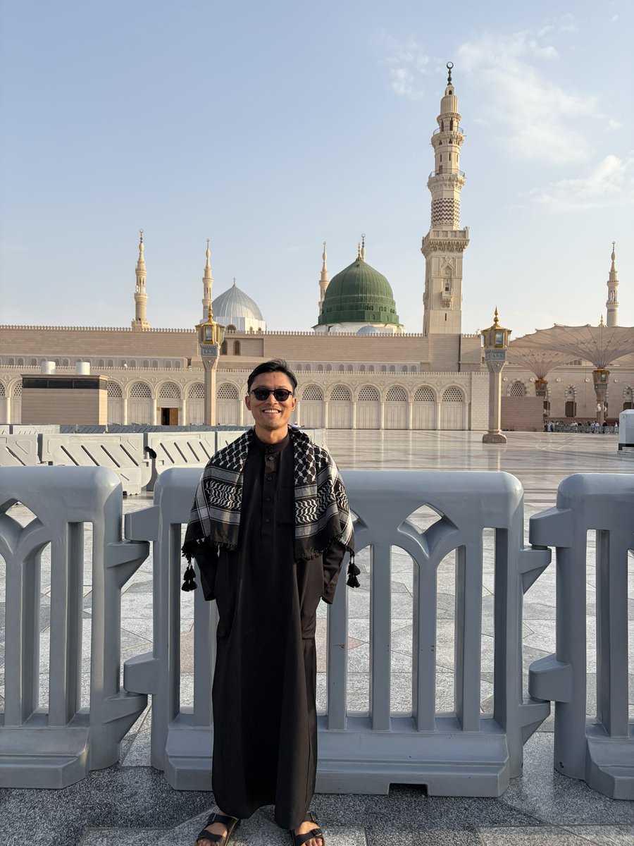 yowrioaa's tweet photo. Akhir 2025, setiap di tanya temen mau liburan kemana taun depan. Dan di 2026 pertanyaan yg sm muncul selalu gue jawab:  “Mau umroh.”

Alhamdulilah Allah kasih kesempetan ini daftar dengan waktu singkatnya H-1.5 bulan. Cuti acc dengan mudahnya. Plus sama mama papa. Alhamdulilah https://t.co/0yYz5FsFN7