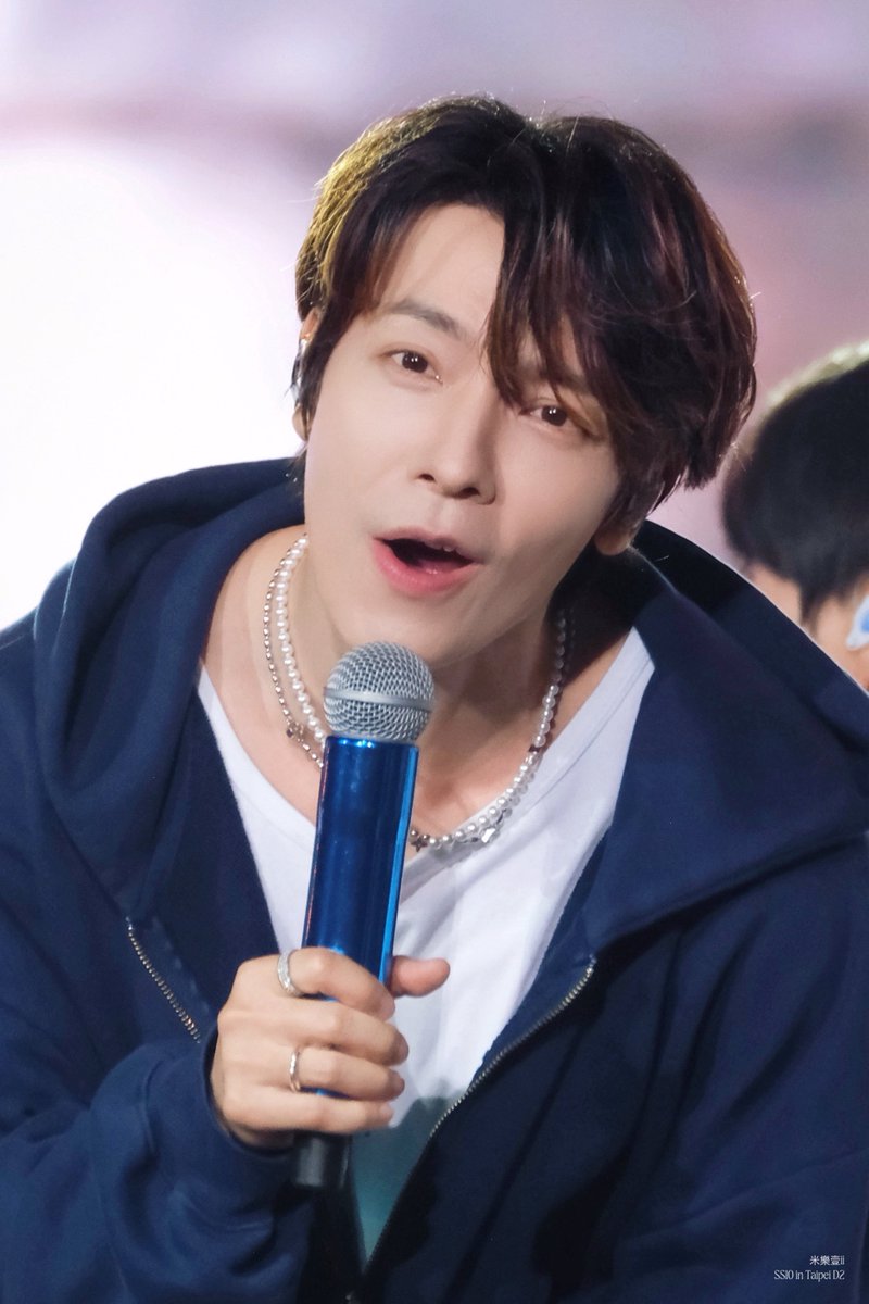 imqqqii17's tweet photo. Who this baby boy is!
#SS10_in_Macau_D1
#SUPERSHOW10 
#SUPERJUNIOR 
#슈퍼주니어 
#Donghae 
#李东海 
#이동해 
#ドンへ https://t.co/ziTXdyGsIb