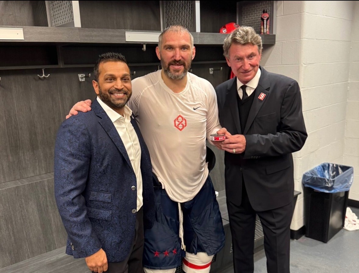 willspearing's tweet photo. Fuck the #NHL. Somehow these are their “Greats”. One simps for Putin. The other for Trump. Corrupt assholes is what they are. https://t.co/aSC7rM0rhW