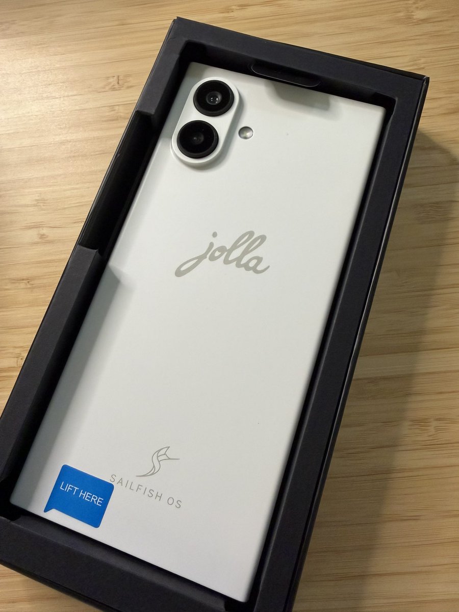 mmiy's tweet photo. おもちゃ到着。sailfishOS のスマホ。 https://t.co/YcN4QaFpfo