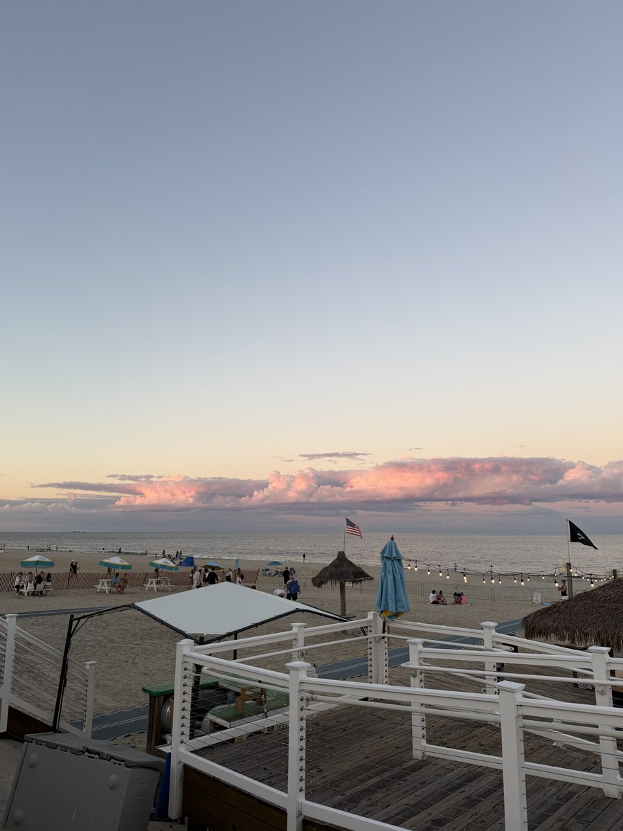 Methodz's tweet photo. Back in Dallas for business. Great trip to NJ to see the friends and family. Gained 10 pounds, got destroyed in AC, enjoyed some early fall weather and watched the GMEN dominate week 1. What a pleasure https://t.co/St6UjAYOmP