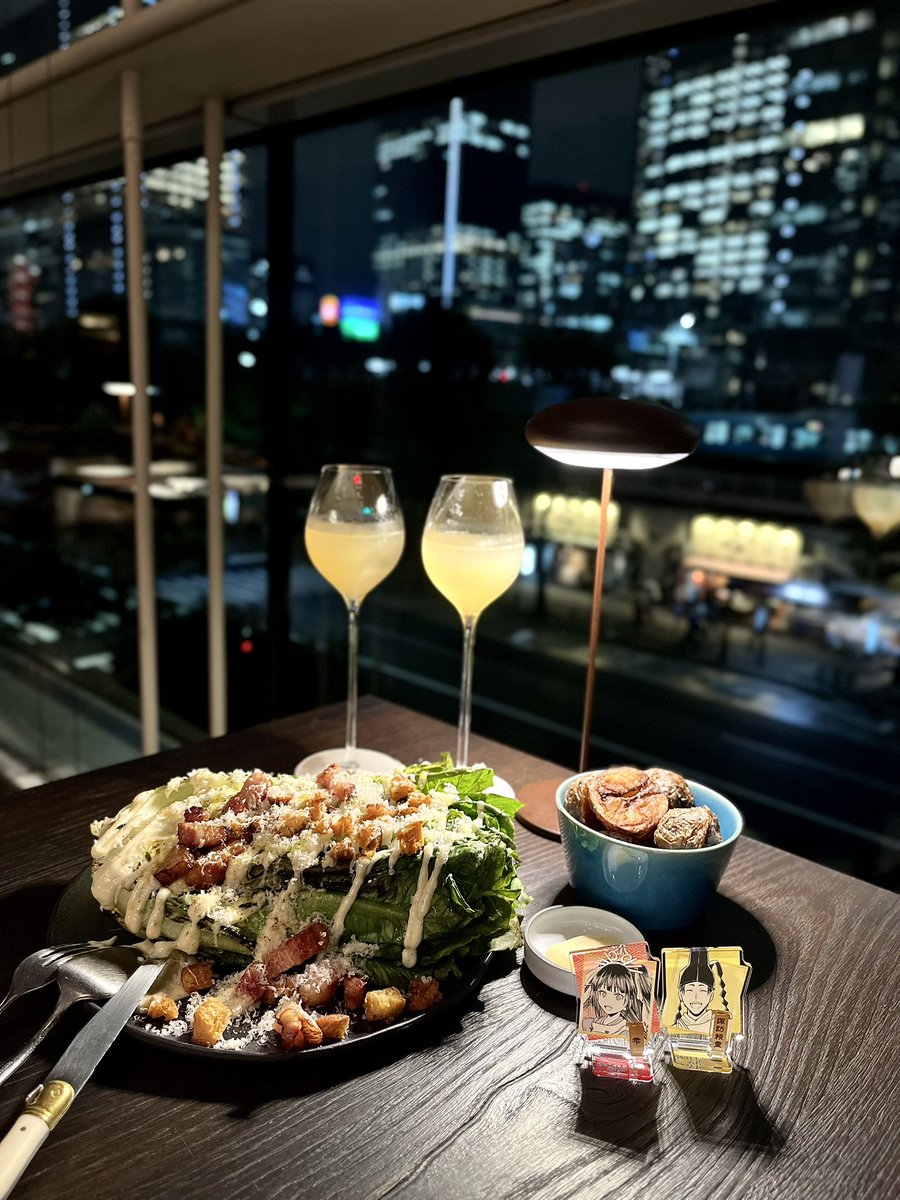 k4rS2k's tweet photo. 📍 resonance / 丸の内

丸の内の夜景も楽しめるダイニングバー🍸
ここのシーザーサラダがめちゃくちゃ美味しかった🎵💕
席予約の時も出来るから華金にも行きやすくておすすめ✧*｡
． https://t.co/FVUZ8T1D3N
