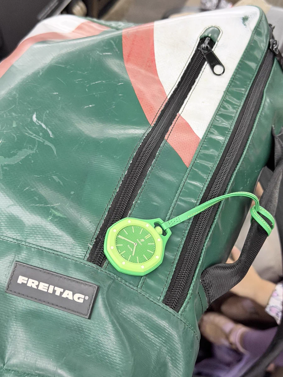FREITAG クラッチバッグ 緑色 Raphael Schaad on X: 