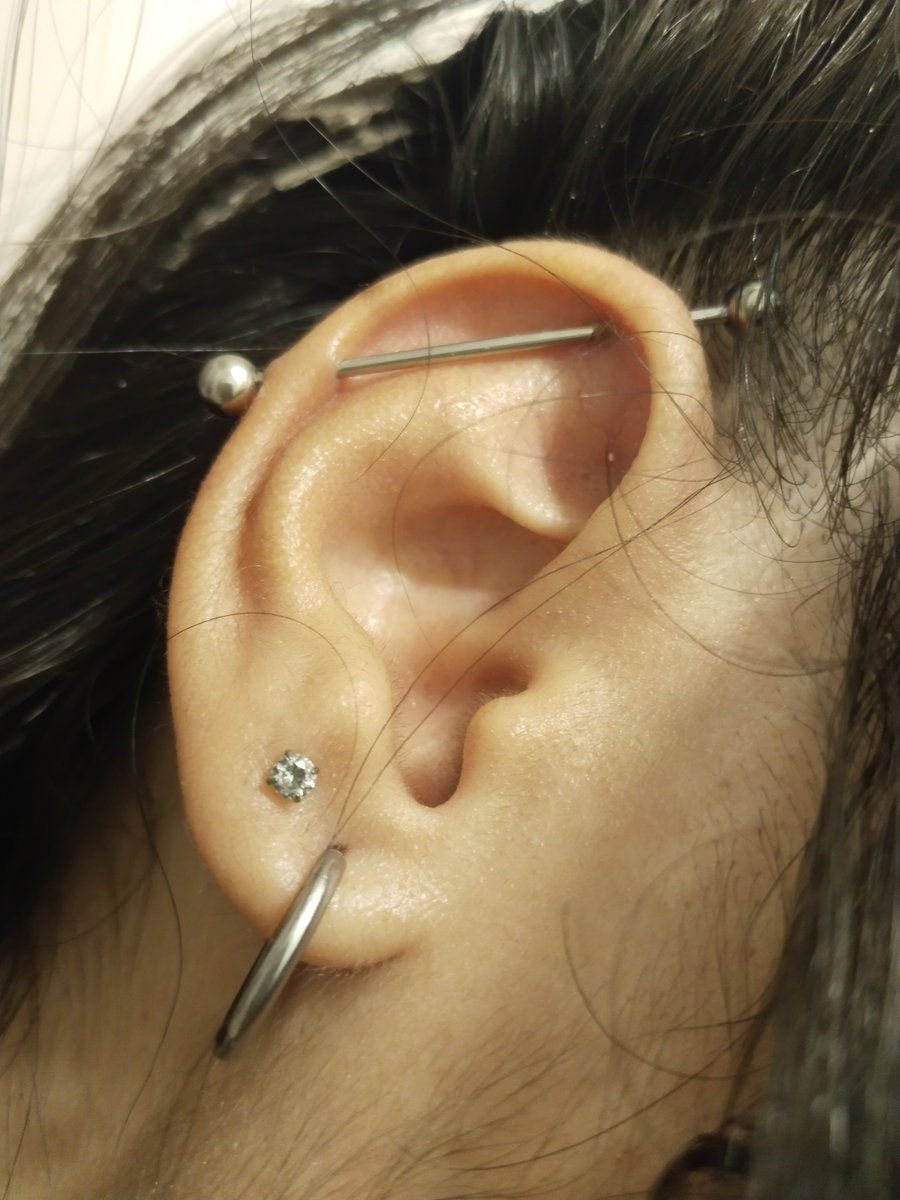 B4MB1_333's tweet photo. Ustedes tienen algún piercing así bien kul, bien pro y q crean q a los demás les guste? Yo tengo el industrial y me siento bien pro xd https://t.co/zz70UF0U85