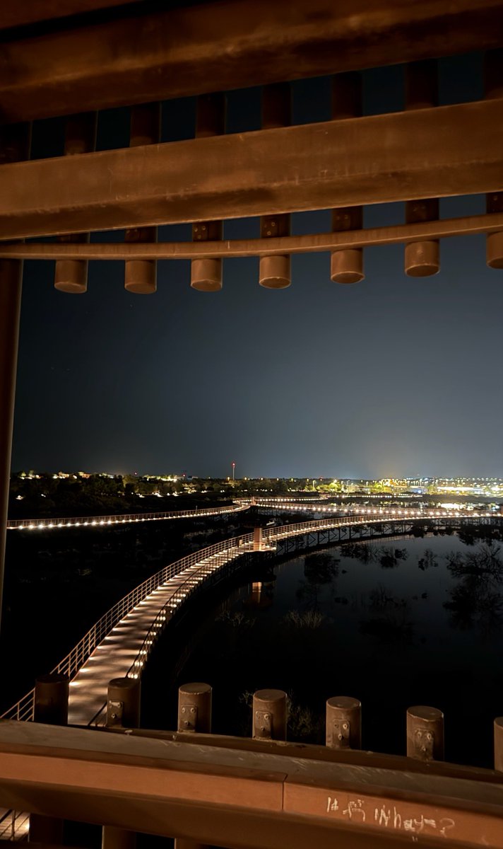 s71vl's tweet photo. The quiet of the night🌘
#بوظبي https://t.co/Wn6rv9QOE4