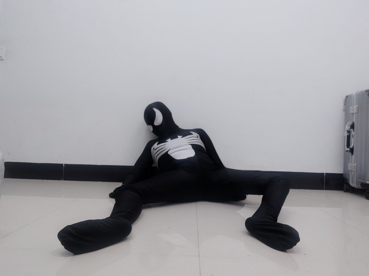 Haultpol6's tweet photo. #zentai https://t.co/TtQ5Jw76NJ