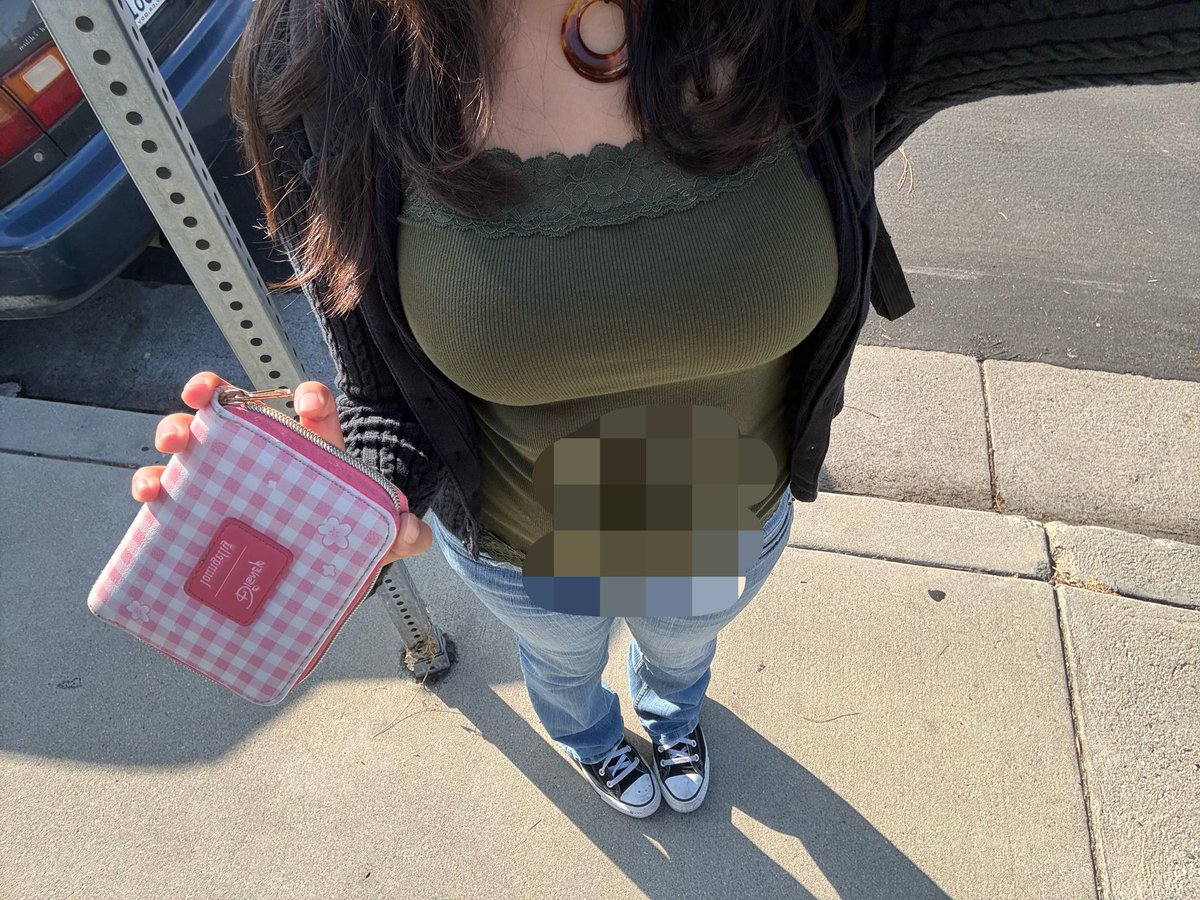 evamilkie's tweet photo. cover the belly idgaf https://t.co/VLCvPDwOaz